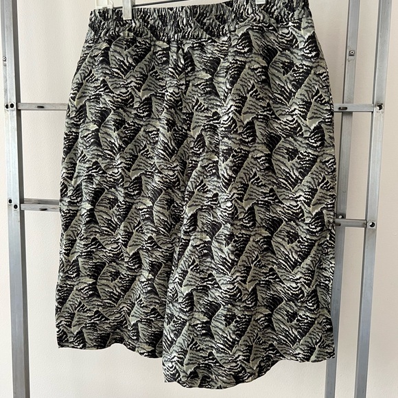 Acne Studios - RYDER BERM PRT PSS16 cupro patterned shorts - Picture 2 of 7